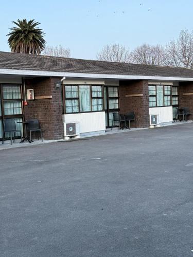 a building with a lot of windows and a parking lot at Lavana Motel in Hastings
