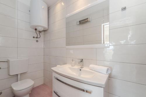 Ένα μπάνιο στο Apartments Kampanel