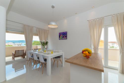 Μια τηλεόραση ή/και κέντρο ψυχαγωγίας στο Apartments Kampanel