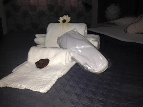 a pile of towels and a toilet in a room at Alba Camere in Palermo