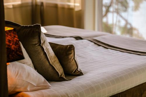 Ένα ή περισσότερα κρεβάτια σε δωμάτιο στο Sånga hotell & konferens