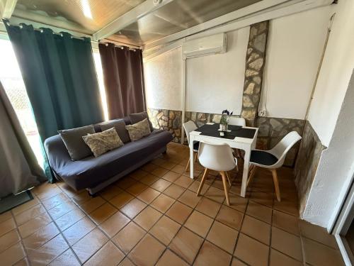 a living room with a couch and a table at Casa Nala: Warner, Madrid y Toledo a un paso in San Martín de la Vega