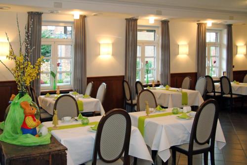 A restaurant or other place to eat at Hotel Josten