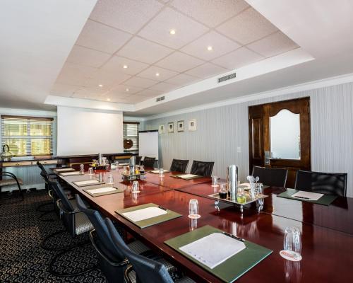 Бизнес-центр и/или конференц-зал в City Lodge Hotel GrandWest