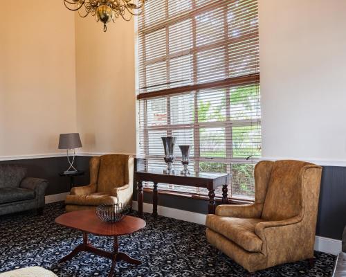 Гостиная зона в City Lodge Hotel GrandWest