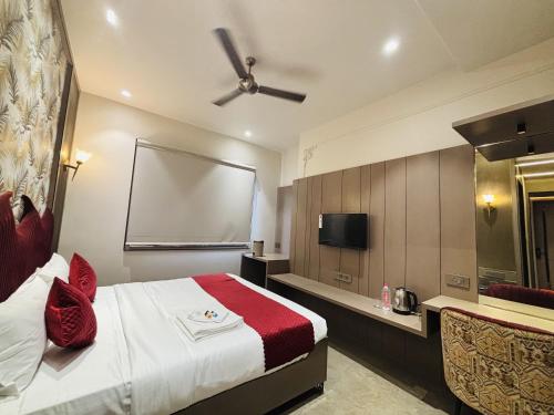 a hotel room with a bed and a projection screen at Hotel Royal Nest in Ajmer