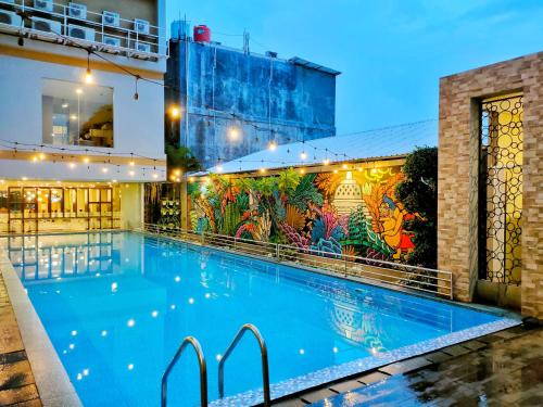 Kolam renang di atau dekat dengan @HOM Premiere Timoho