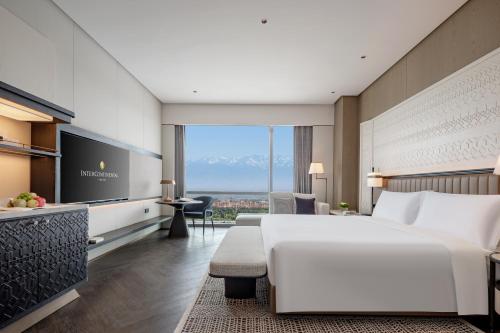 Ein Bett oder Betten in einem Zimmer der Unterkunft InterContinental Hotels Yining by IHG