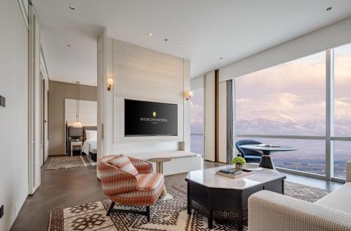 TV/Unterhaltungsangebot in der Unterkunft InterContinental Hotels Yining by IHG