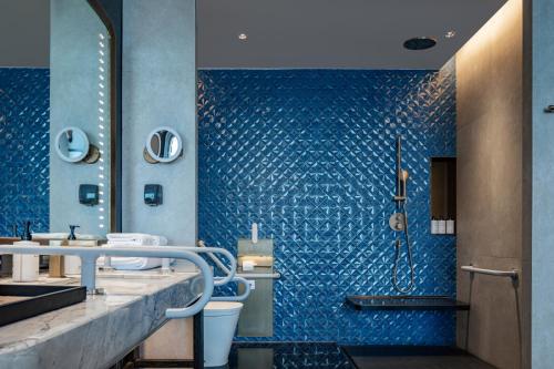 Ein Badezimmer in der Unterkunft InterContinental Hotels Yining by IHG
