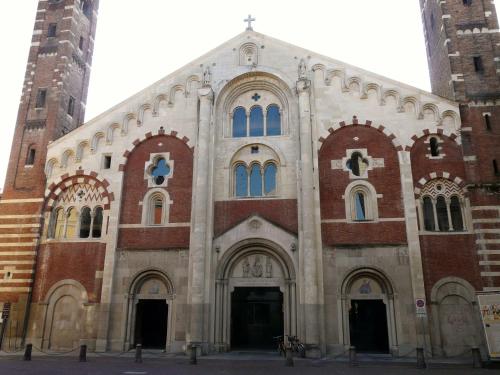 a large brick building with two towers at Relais Palazzo Paleologi Sec.XIV in Lu