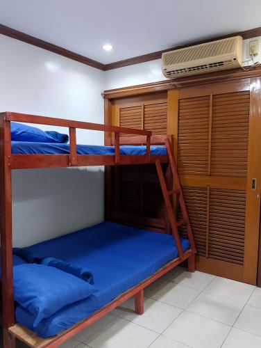 a bunk bed room with two bunk beds at 3BR Condo up to 12pax at Palm Towers Makati in Manila