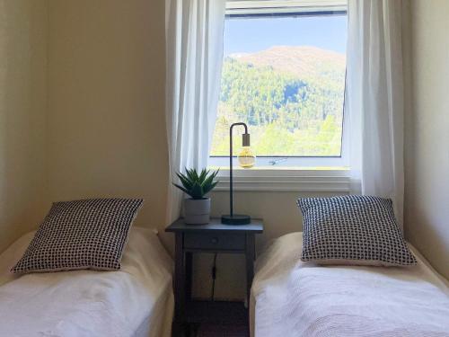 Katil atau katil-katil dalam bilik di 12 person holiday home in Davik