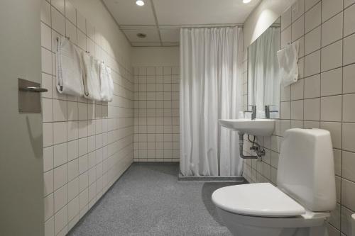 Ett badrum på Zleep Hotel Ishøj