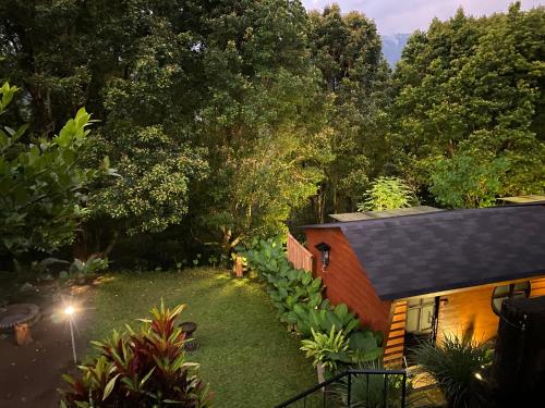 Zahrada ubytování Clovehigh Cabin and Homestay Munduk