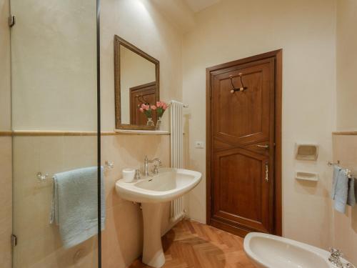 Gallery image of Charming Suite Ponte Vecchio View in Florence