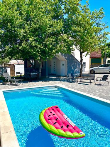 Rubis Holiday Home with Pool