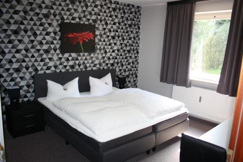 Ένα ή περισσότερα κρεβάτια σε δωμάτιο στο Hotel Haus Hubertus