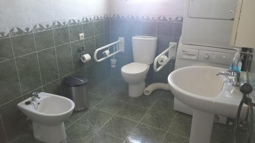 Ένα μπάνιο στο Hostal la Encina