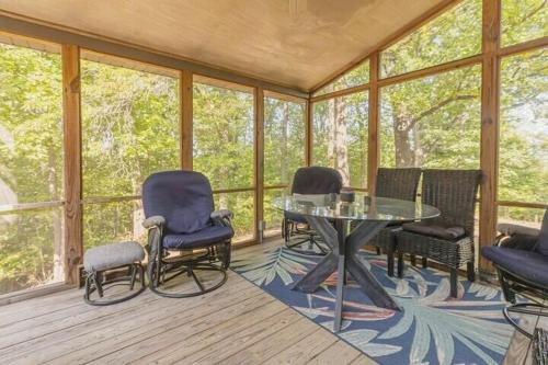 Χώρος καθιστικού στο Fiddler on the Ridge-Woods, Wine and Wellness