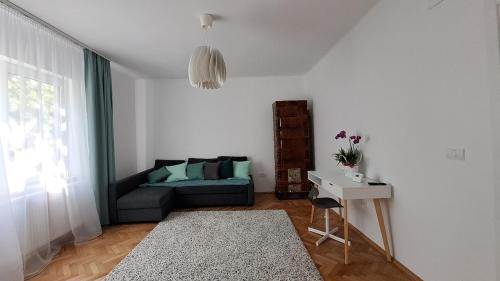 a living room with a couch and a table at Cosy House 400 m from Iulius Town in Timişoara