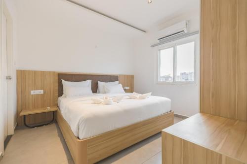 Akoya Business Hotel Whitefieldにあるベッド