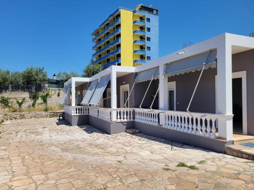 Fotografie z fotogalerie ubytování Grey SeaView Villa v destinaci Sarandë