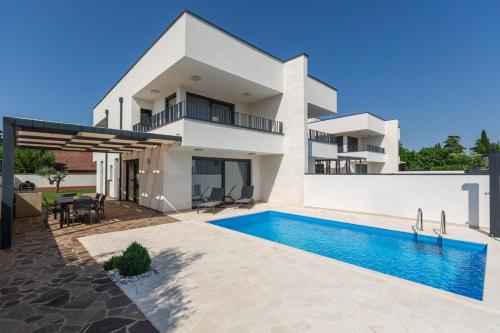 Villa Tina with pool