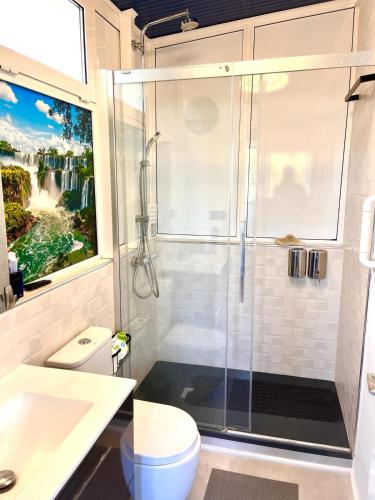 a bathroom with a shower and a toilet at CHALET MÁGICO en Orihuela Costa in Los Dolses