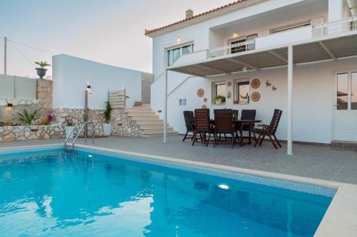 Πισίνα στο ή κοντά στο Dimitra's House with Private Pool