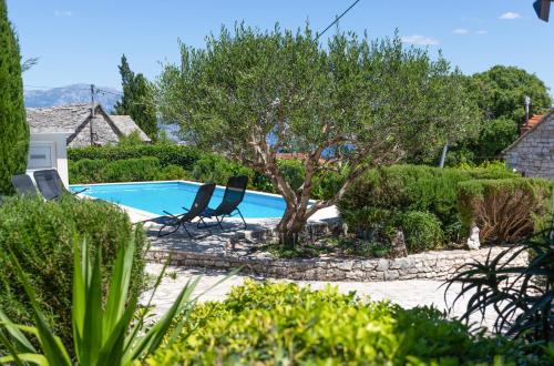 Charming Villa Nika with the pool