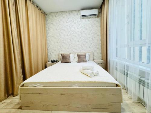 Ένα ή περισσότερα κρεβάτια σε δωμάτιο στο Almatym 22 Apartment