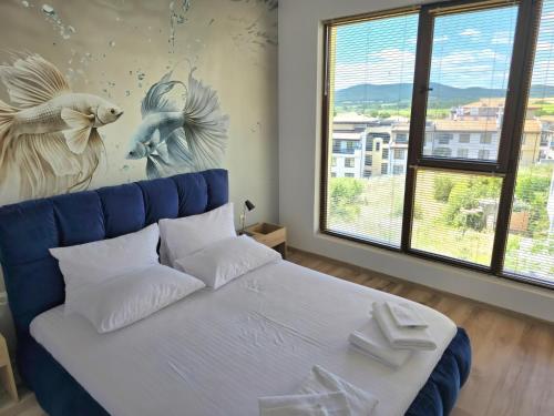 a bedroom with a bed with a mural of birds at Апартамент "Paradise" Червенка in Chernomorets