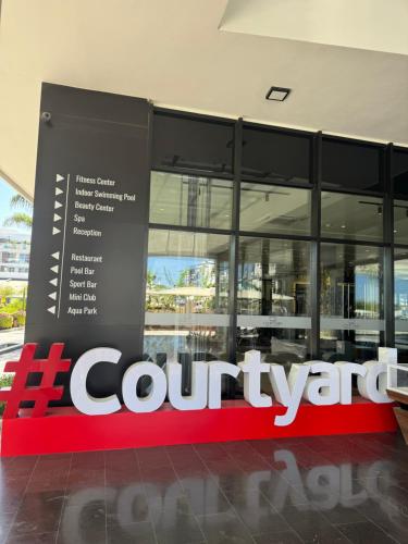 Certifikát, hodnocení, plakát nebo jiný dokument vystavený v ubytování Courtyard Long Beach Resort