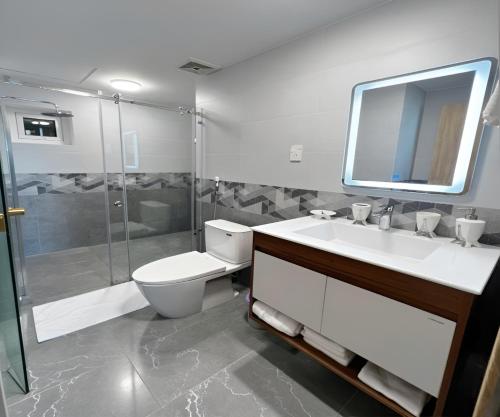 Koupelna v ubytování ZORO HOME Deluxe Stunning-View Condominium Danang Center