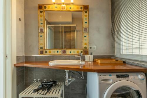 Cardenal Spinola Duplex Center by Valcambre