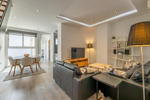 Cardenal Spinola Duplex Center by Valcambre
