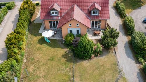 an aerial view of a house with a red roof at Ferienhaus Paul in Trassenheide
