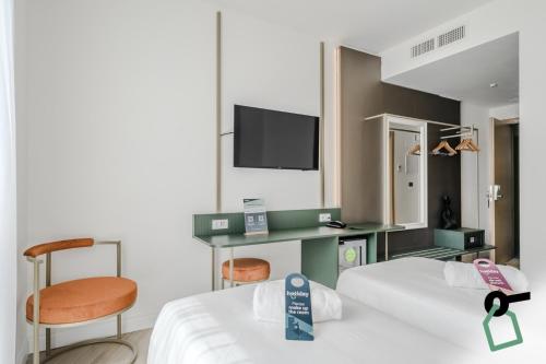 a hotel room with two beds and a tv at Hotiday Venezia Tronchetto in Venice