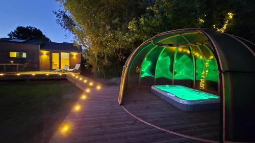 Tiny house Dôme jacuzzi privatif