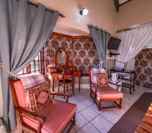 Area soggiorno di Westlodge at Graskop B&B