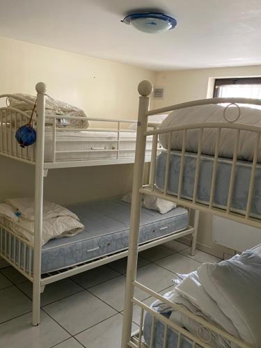 Ένα ή περισσότερα κρεβάτια σε δωμάτιο στο La maison du soleil