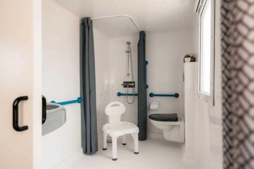 Bilik mandi di Camping 3 étoiles - Piscine - ccbbhhe