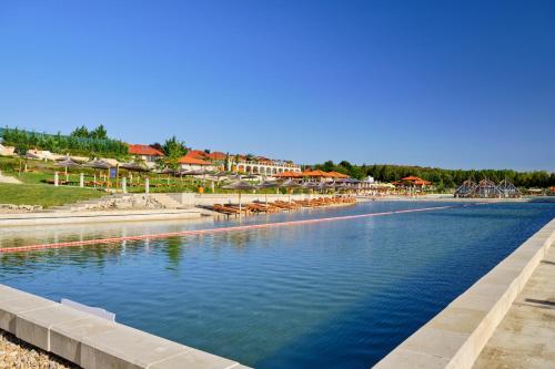 Peisaj natural din apropierea acestui hotel