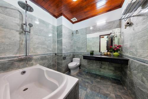 Koupelna v ubytování Hanoi Posh Boutique Hotel