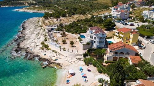 Family-friendly apartments with swimming pool Zecevo Rtic, Rogoznica - 8366