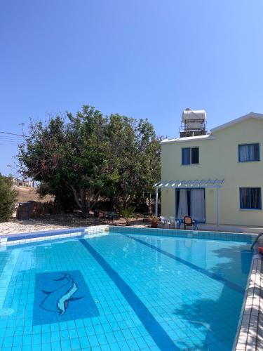 QUEEN EVRIDIKI & VILLA PANORAMA