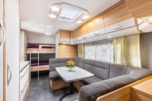 Χώρος καθιστικού στο Comfort Wohnwagen max 2 Erw u 2 Kd