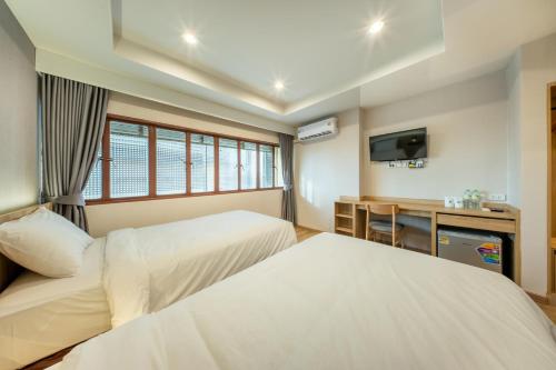Postel nebo postele na pokoji v ubytování Thap Kaeo Poshtel City Center Korat