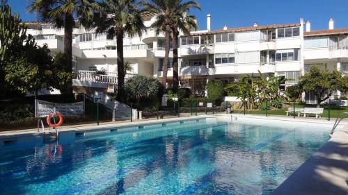 Apt Acogedor con Piscina en Fuengirola